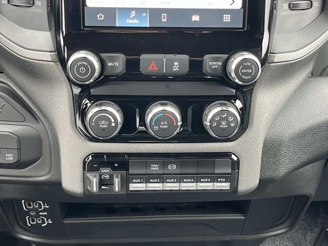 2026 RAM 5500HD RAM 5500 TRADESMAN CHASSIS CREW CAB 4X4 84' CA