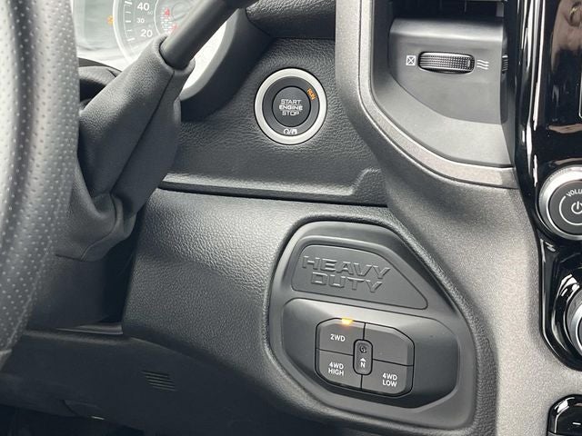 2026 RAM 5500HD RAM 5500 TRADESMAN CHASSIS CREW CAB 4X4 84' CA