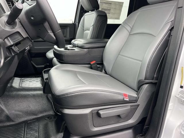 2026 RAM 5500HD RAM 5500 TRADESMAN CHASSIS CREW CAB 4X4 84' CA