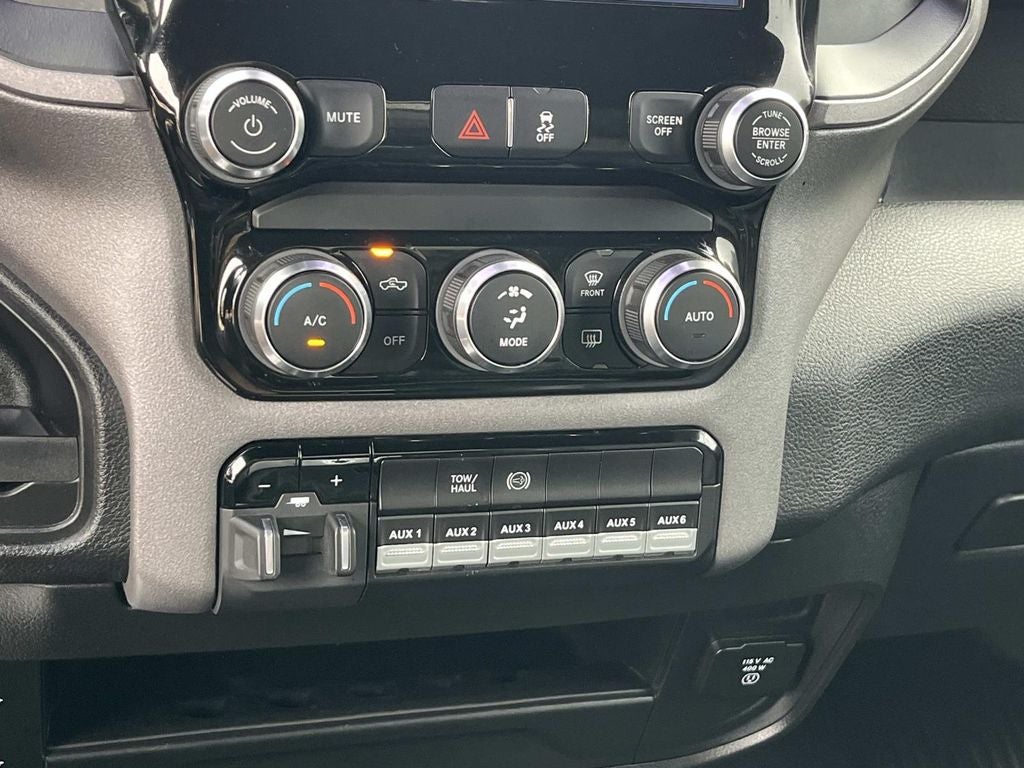 2022 RAM 3500 Tradesman/SLT