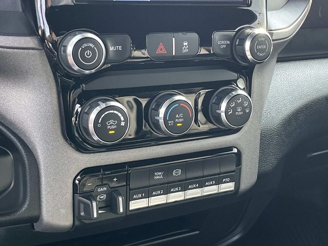 2025 RAM 3500 Tradesman/Big Horn