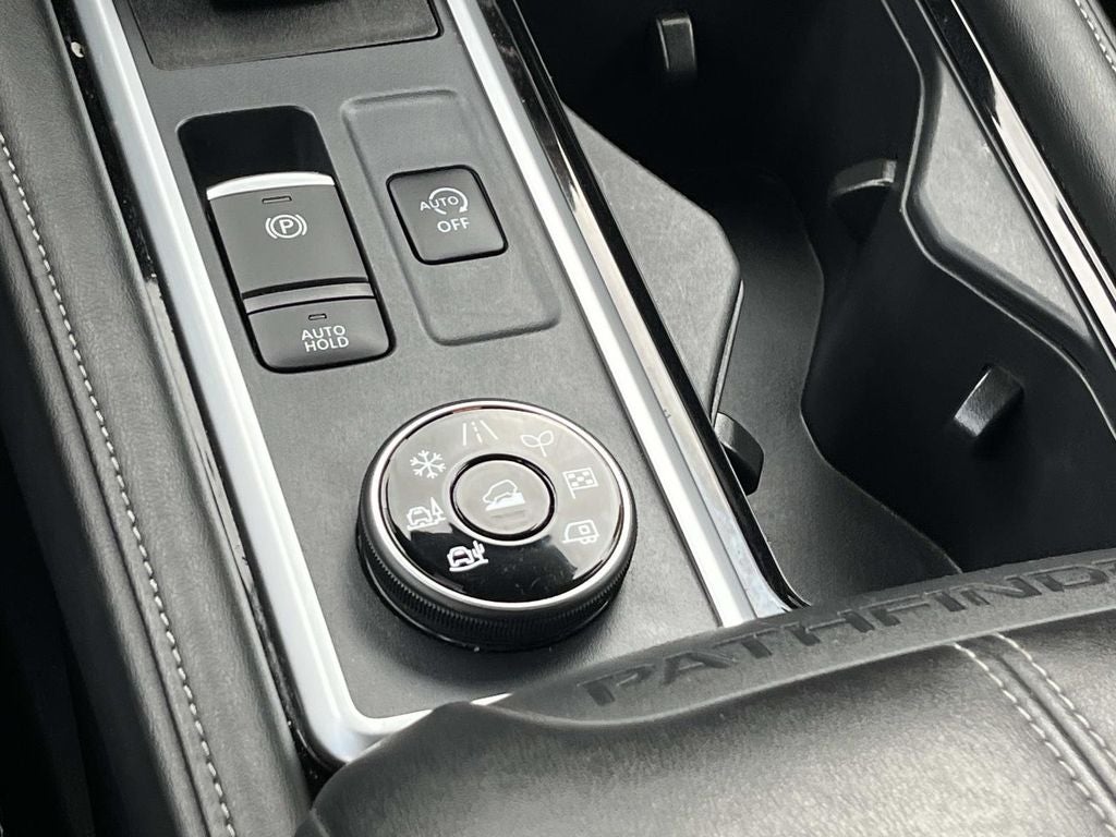 2025 Nissan Pathfinder SV 4WD