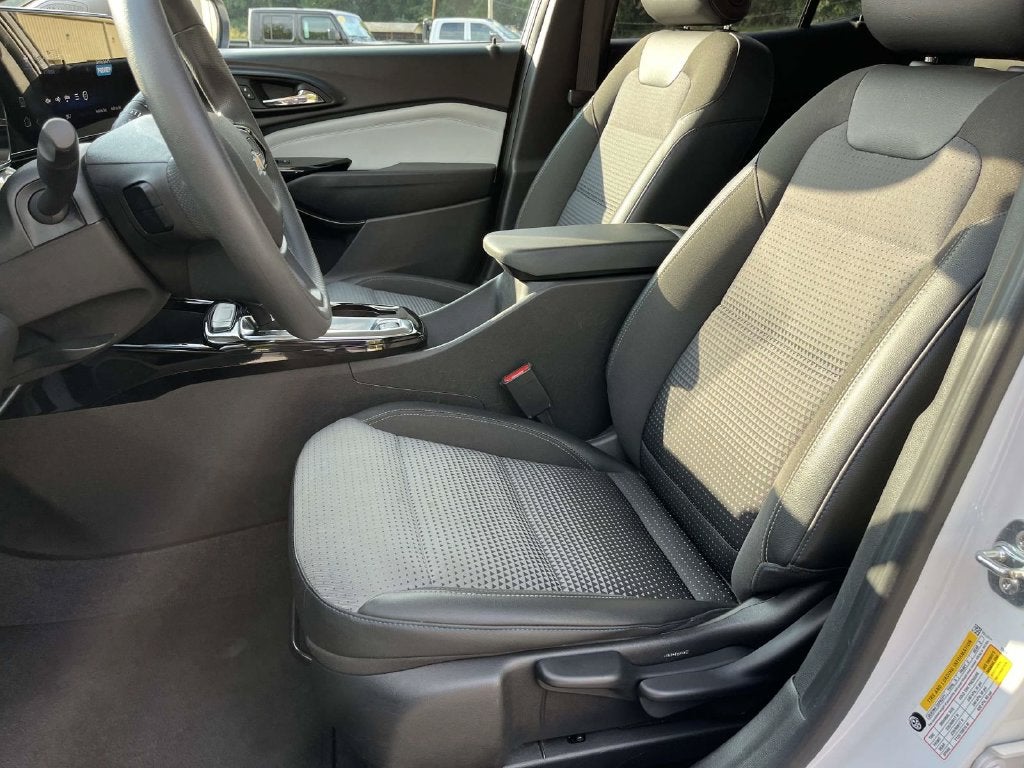 2025 Chevrolet Trax FWD LT