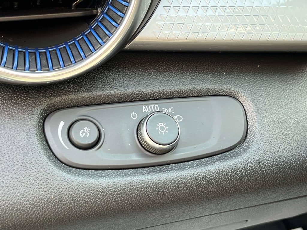 2025 Chevrolet Trax FWD LT