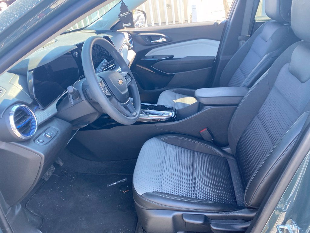 2025 Chevrolet Trax FWD LT