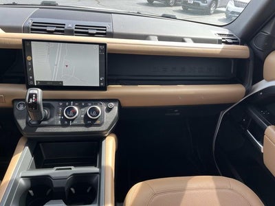 2025 Land Rover Defender 130 130 P400 X-Dynamic SE