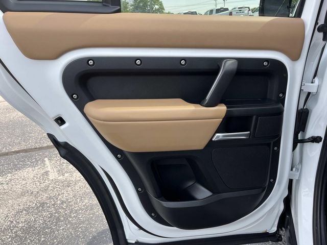 2025 Land Rover Defender 130 130 P400 X-Dynamic SE