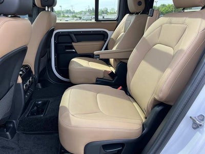 2025 Land Rover Defender 130 130 P400 X-Dynamic SE