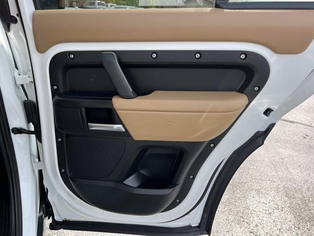 2025 Land Rover Defender 130 130 P400 X-Dynamic SE