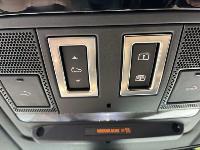2025 Land Rover Defender 130 130 P400 X-Dynamic SE