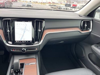 2025 Volvo V60 Cross Country Plus, B5 AWD Gas (mild hybrid)