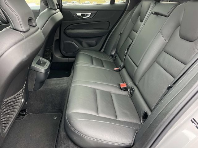2025 Volvo V60 Cross Country Plus, B5 AWD Gas (mild hybrid)