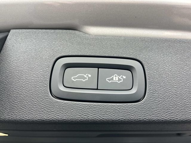 2025 Volvo V60 Cross Country Plus, B5 AWD Gas (mild hybrid)