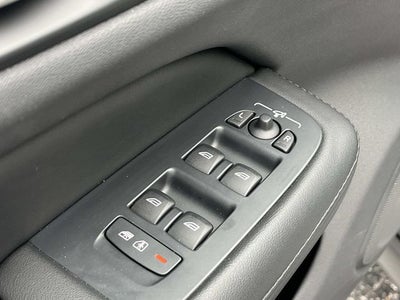 2025 Volvo V60 Cross Country Plus, B5 AWD Gas (mild hybrid)