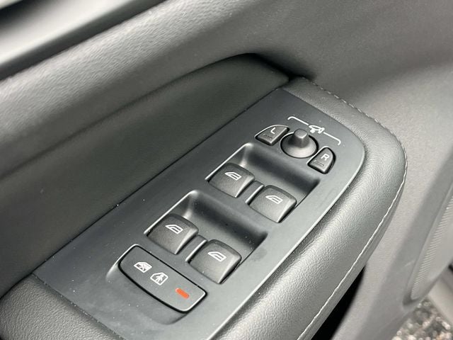 2025 Volvo V60 Cross Country Plus, B5 AWD Gas (mild hybrid)