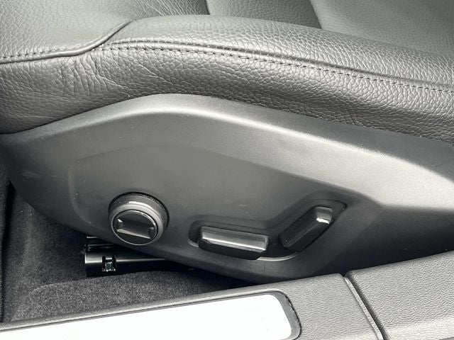 2025 Volvo V60 Cross Country Plus, B5 AWD Gas (mild hybrid)