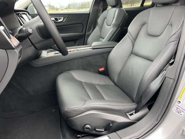 2025 Volvo V60 Cross Country Plus, B5 AWD Gas (mild hybrid)