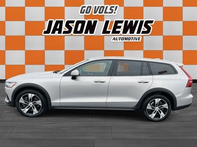 2025 Volvo V60 Cross Country Plus, B5 AWD Gas (mild hybrid)