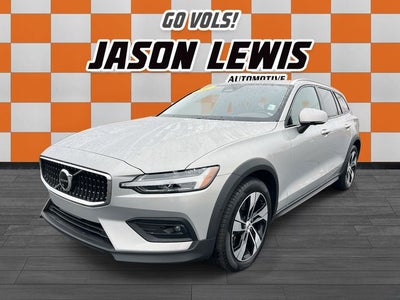 2025 Volvo V60 Cross Country Plus, B5 AWD Gas (mild hybrid)