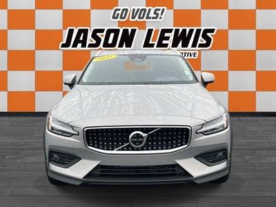 2025 Volvo V60 Cross Country Plus, B5 AWD Gas (mild hybrid)