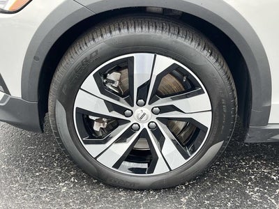 2025 Volvo V60 Cross Country Plus, B5 AWD Gas (mild hybrid)