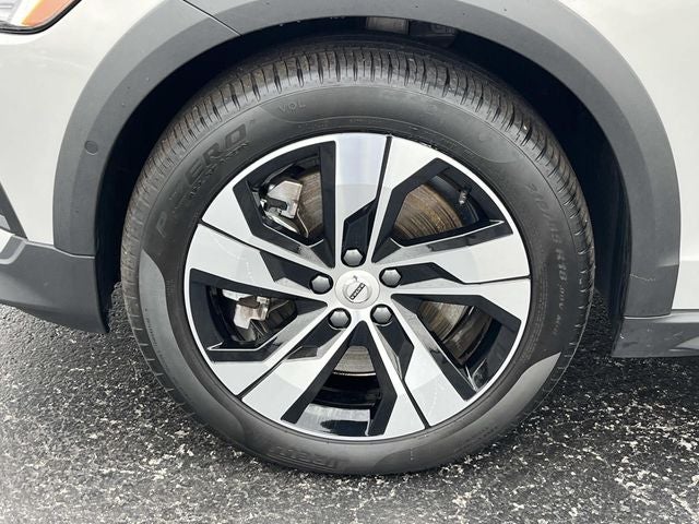 2025 Volvo V60 Cross Country Plus, B5 AWD Gas (mild hybrid)