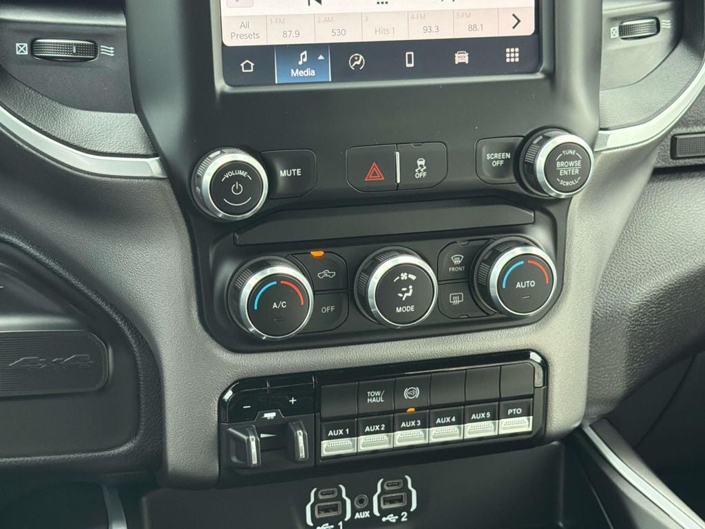 2024 RAM 3500 SLT