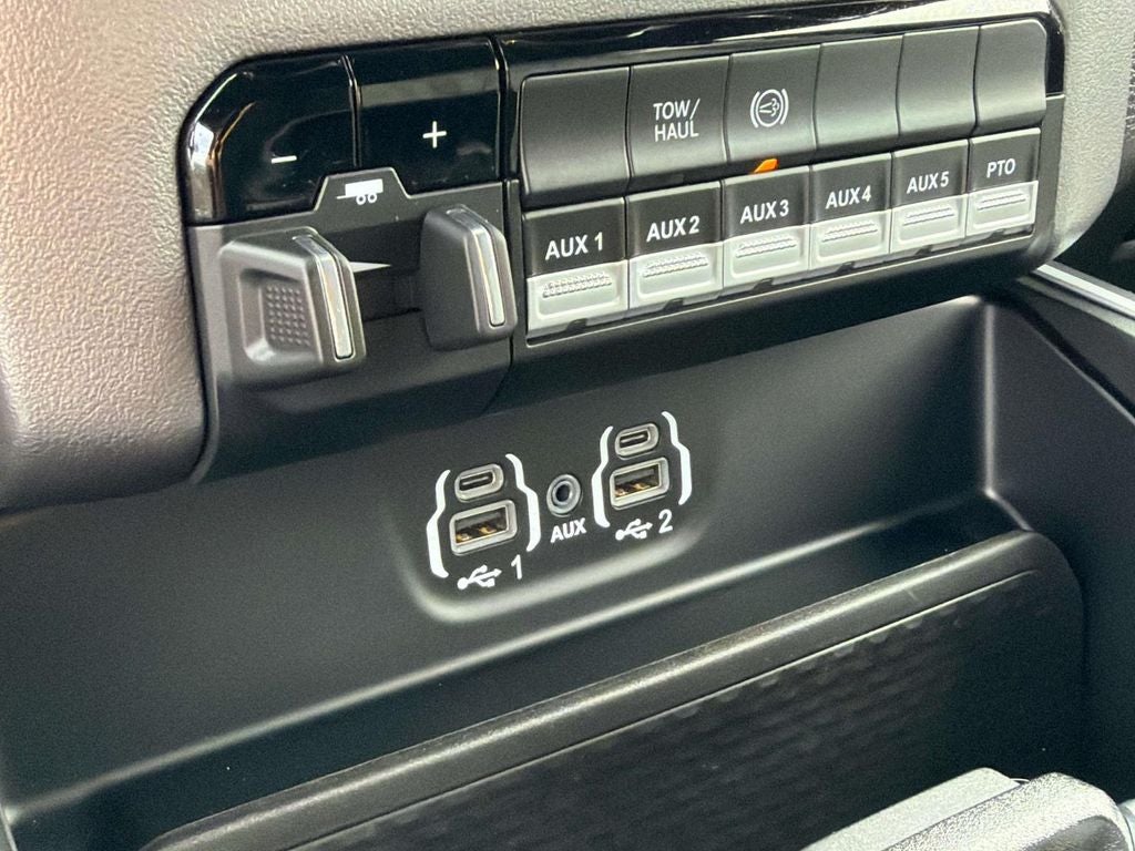 2024 RAM 3500 SLT