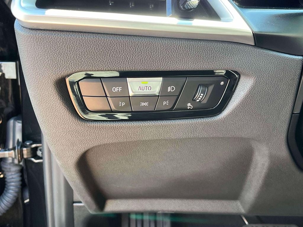 2025 BMW 3 Series 330i