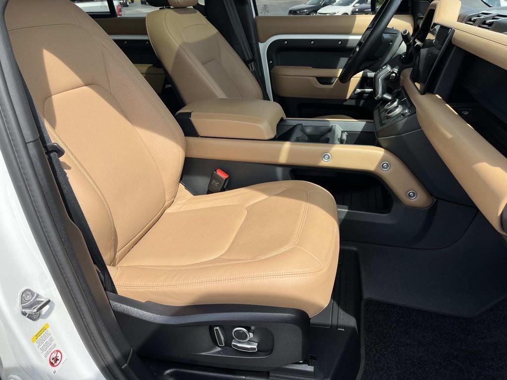 2025 Land Rover Defender 130 X-Dynamic SE