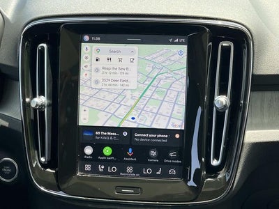 2023 Volvo XC40 B5 Plus Bright Theme