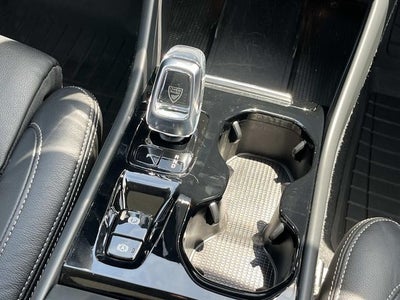 2023 Volvo XC40 B5 Plus Bright Theme