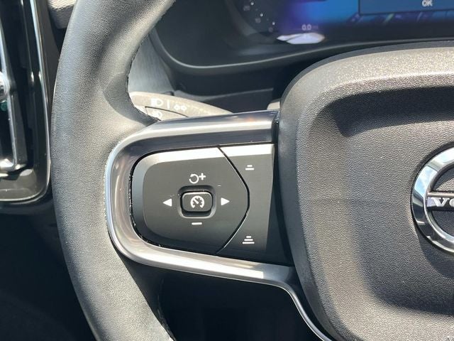 2023 Volvo XC40 B5 Plus Bright Theme