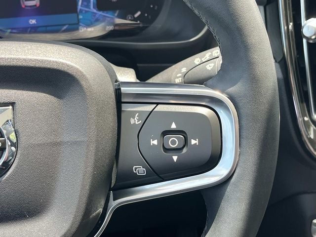 2023 Volvo XC40 B5 Plus Bright Theme