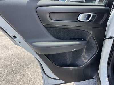 2023 Volvo XC40 B5 Plus Bright Theme