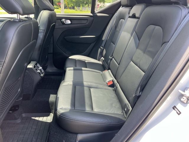 2023 Volvo XC40 B5 Plus Bright Theme
