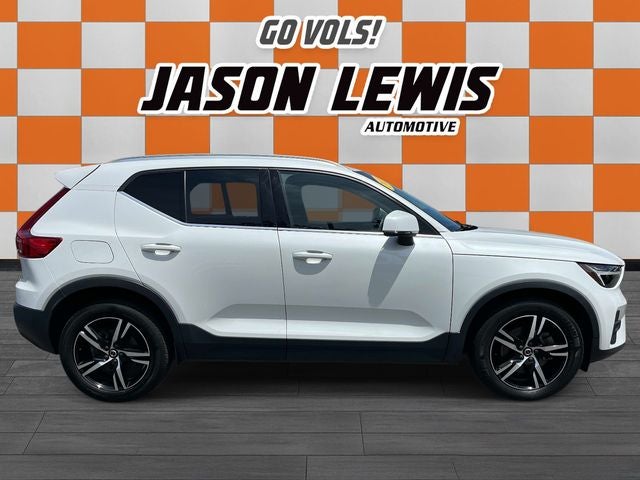 2023 Volvo XC40 B5 Plus Bright Theme