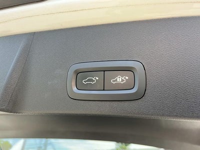 2023 Volvo XC40 B5 Plus Bright Theme