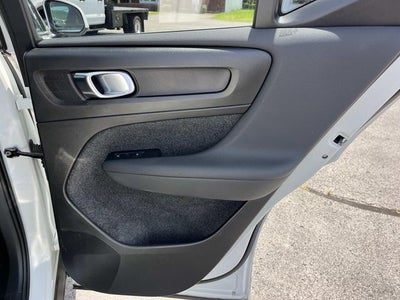 2023 Volvo XC40 B5 Plus Bright Theme