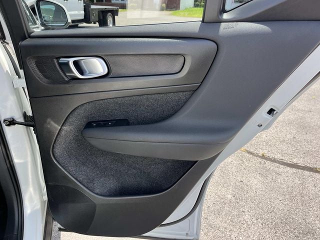 2023 Volvo XC40 B5 Plus Bright Theme