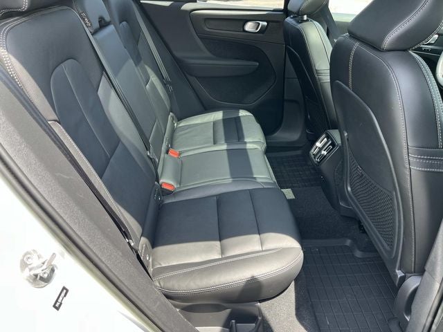 2023 Volvo XC40 B5 Plus Bright Theme