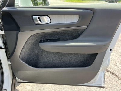 2023 Volvo XC40 B5 Plus Bright Theme