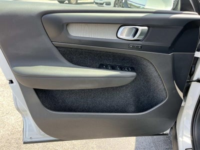 2023 Volvo XC40 B5 Plus Bright Theme