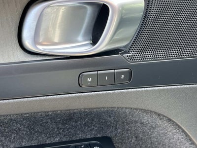 2023 Volvo XC40 B5 Plus Bright Theme