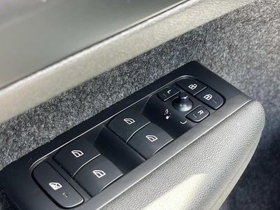 2023 Volvo XC40 B5 Plus Bright Theme
