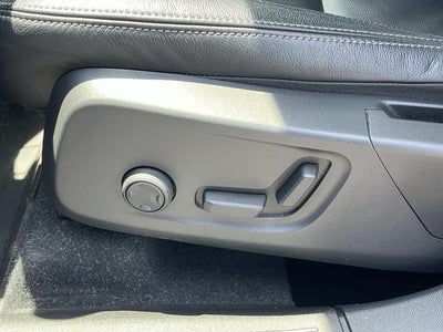 2023 Volvo XC40 B5 Plus Bright Theme