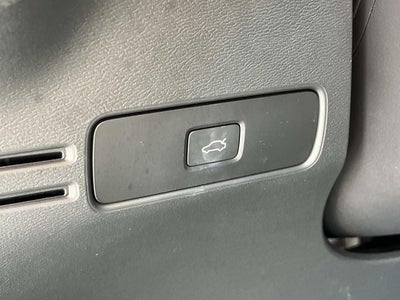 2023 Volvo XC40 B5 Plus Bright Theme