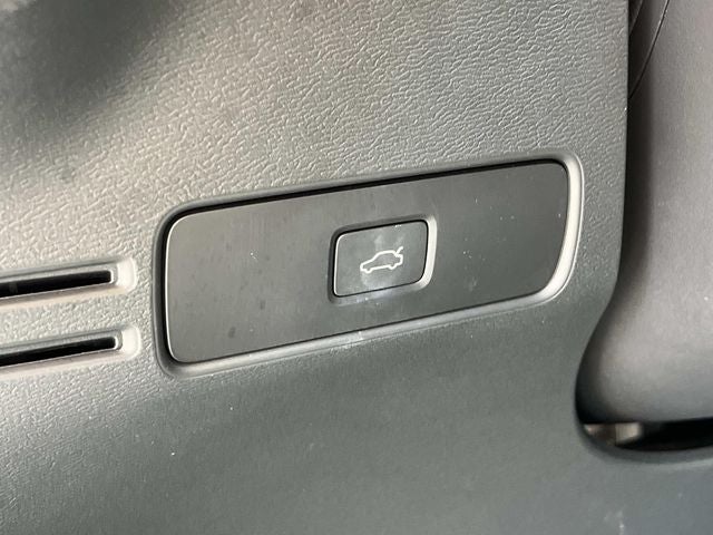 2023 Volvo XC40 B5 Plus Bright Theme