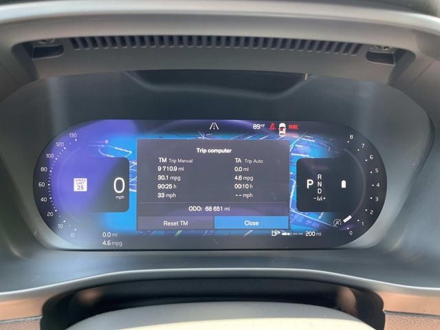 2023 Volvo XC40 B5 Plus Bright Theme
