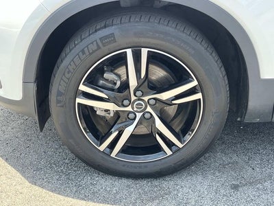 2023 Volvo XC40 B5 Plus Bright Theme